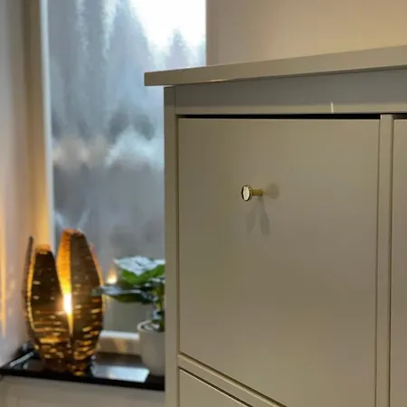 アパート Stilvolles Dachgeschoss Mit Einzigartigem Charme シュトゥットガルト